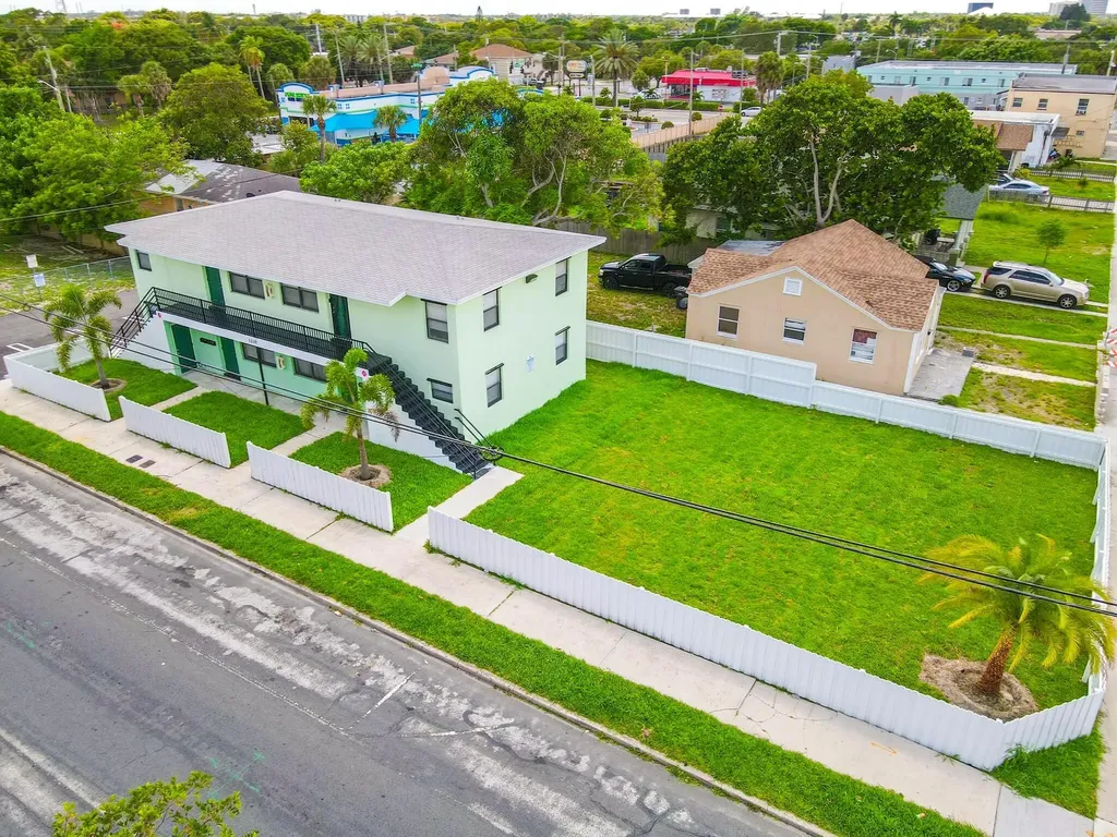 1319 Douglass Avenue West Palm Beach FL 33401