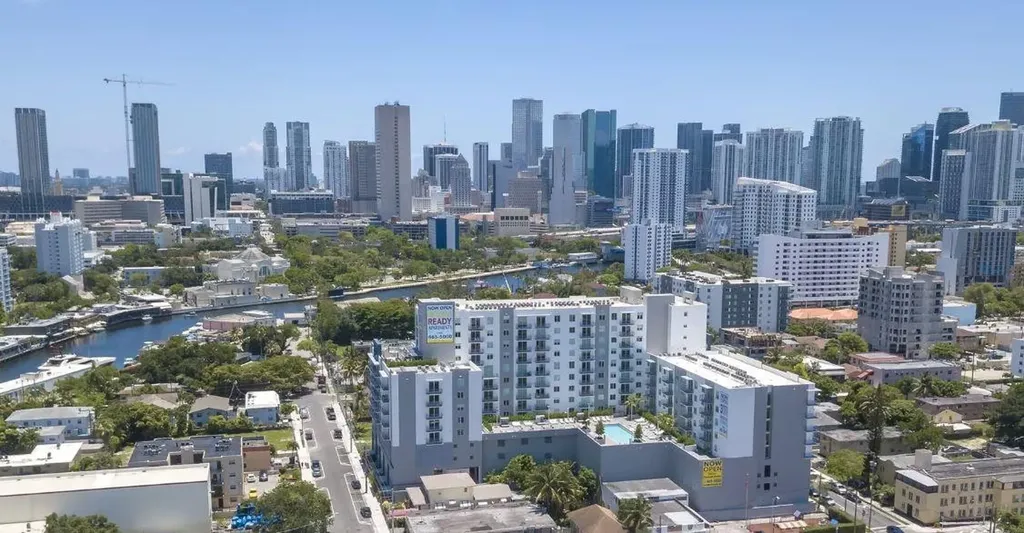 729 NW 2 Street Miami FL 33128