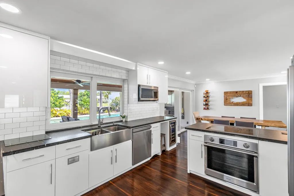 2471 NE 46th Street Lighthouse Point FL 33064