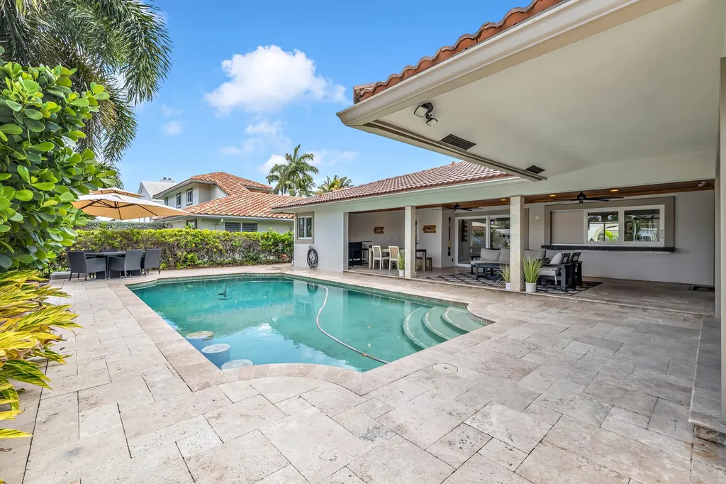 2471 NE 46th Street Lighthouse Point FL 33064