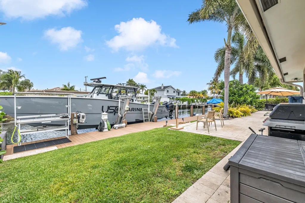 2471 NE 46th Street Lighthouse Point FL 33064