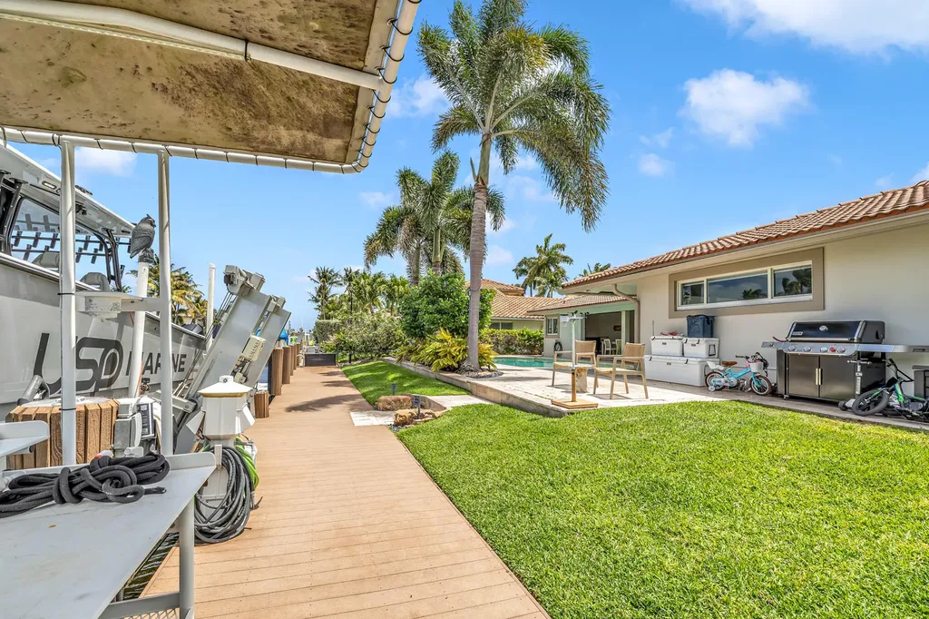 2471 NE 46th Street Lighthouse Point FL 33064