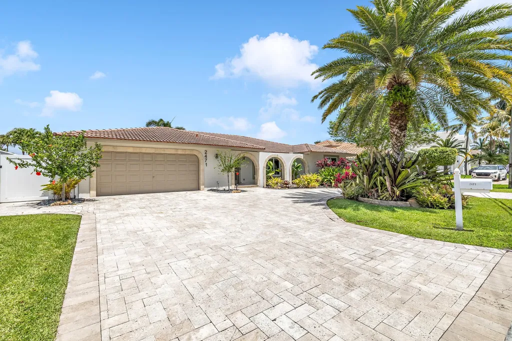 2471 NE 46th Street Lighthouse Point FL 33064