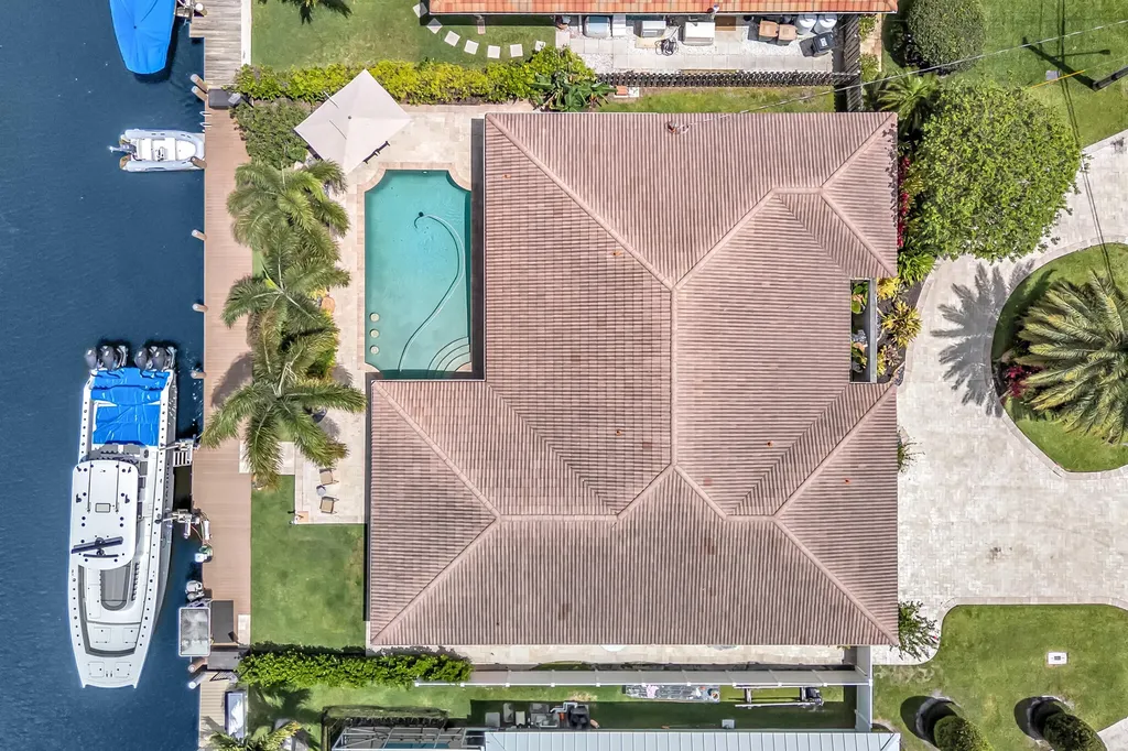 2471 NE 46th Street Lighthouse Point FL 33064
