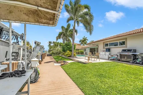 2471 NE 46th Street Lighthouse Point FL 33064