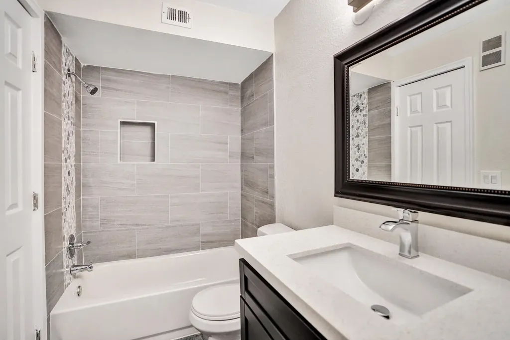 595 Vista Isle Drive Sunrise FL 33325