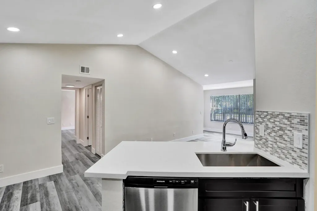 595 Vista Isle Drive Sunrise FL 33325