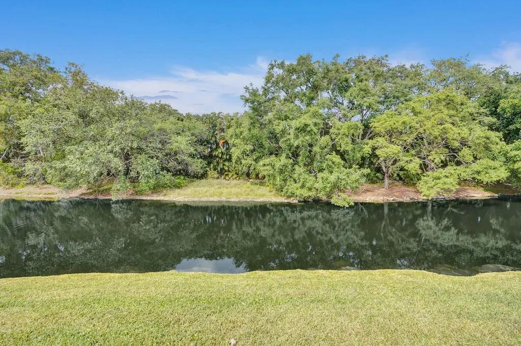 595 Vista Isle Drive Sunrise FL 33325