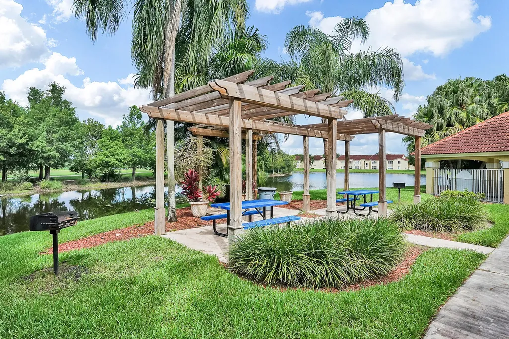 595 Vista Isle Drive Sunrise FL 33325