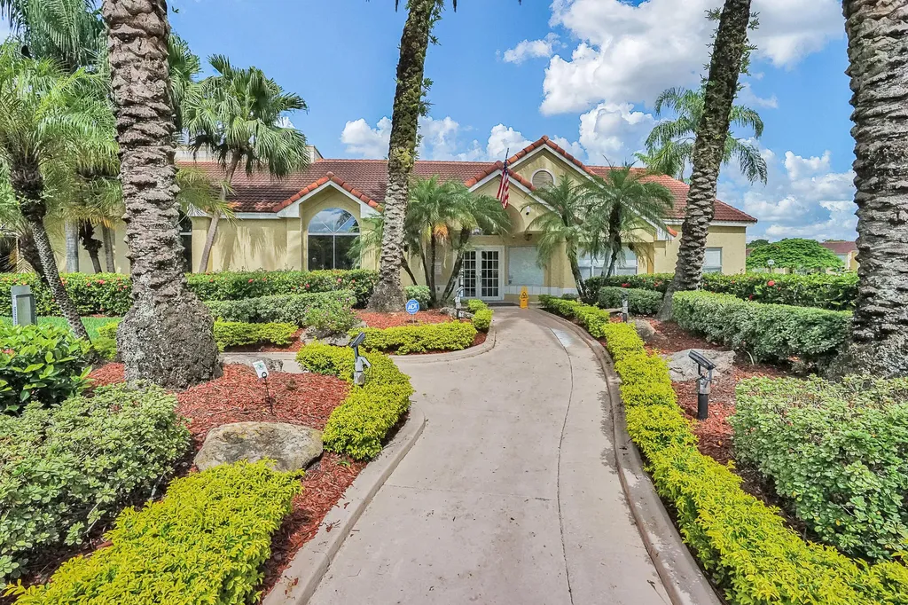 595 Vista Isle Drive Sunrise FL 33325