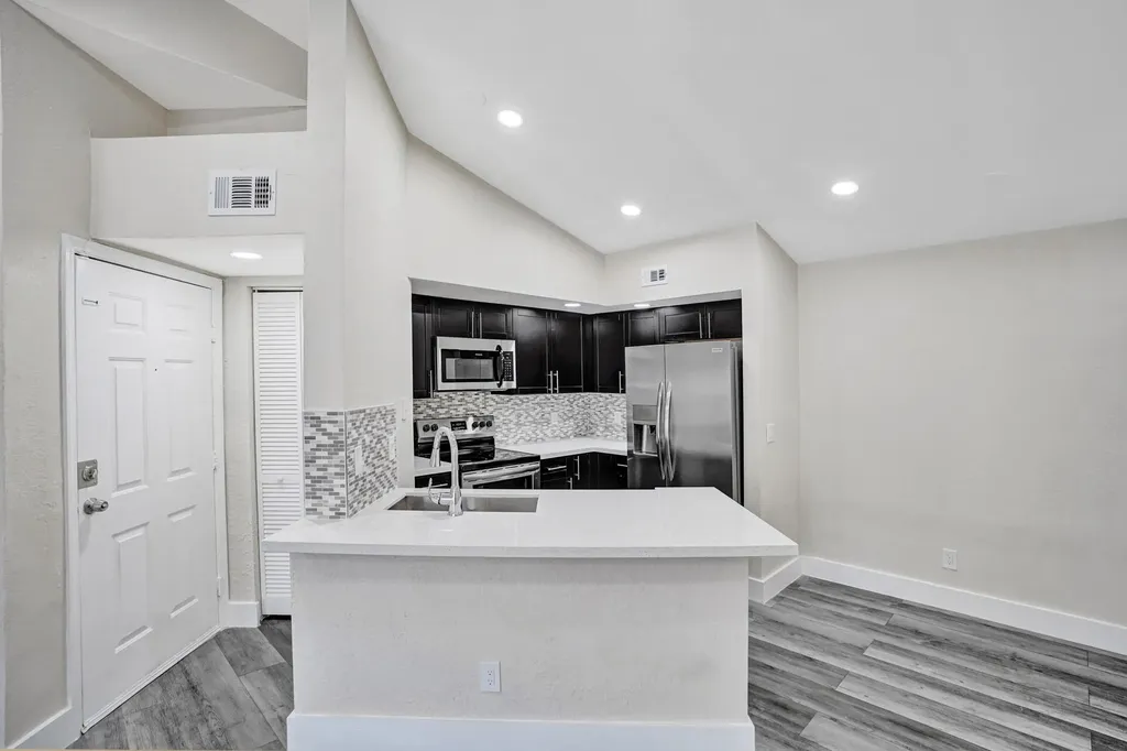 595 Vista Isle Drive Sunrise FL 33325