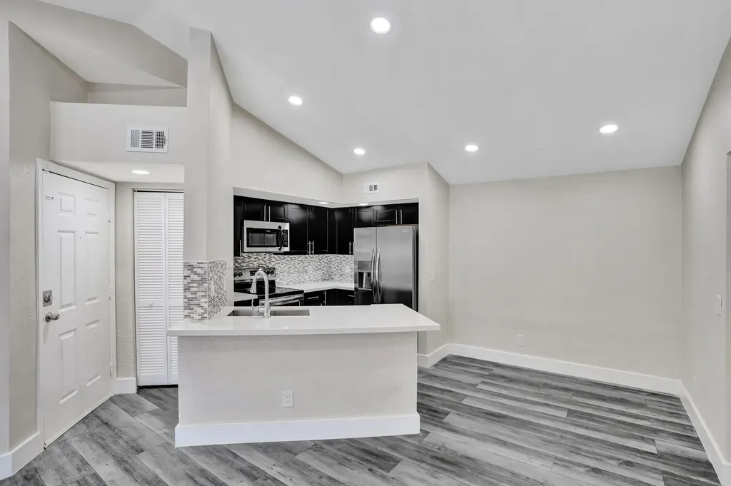 595 Vista Isle Drive Sunrise FL 33325