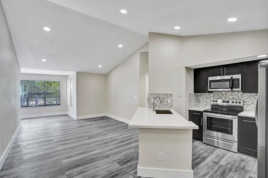 595 Vista Isle Drive Sunrise FL 33325