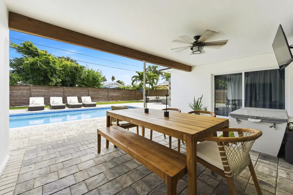 9744 Dahlia Avenue Palm Beach Gardens FL 33410