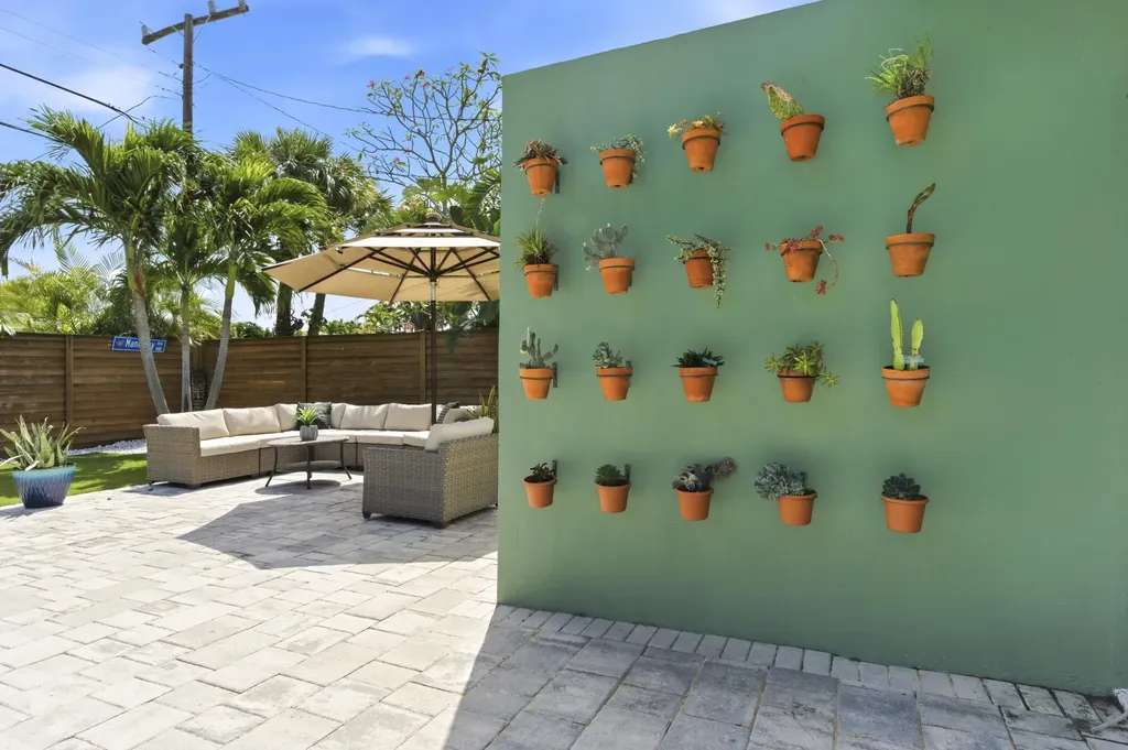 9744 Dahlia Avenue Palm Beach Gardens FL 33410