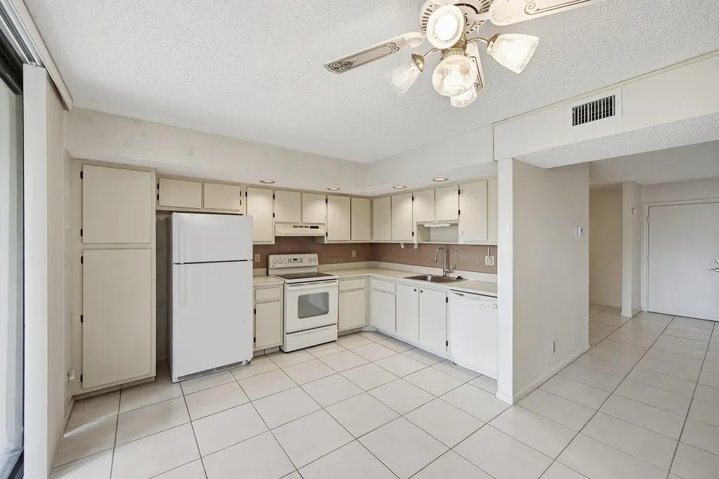 5370 Las Verdes Circle Delray Beach FL 33484