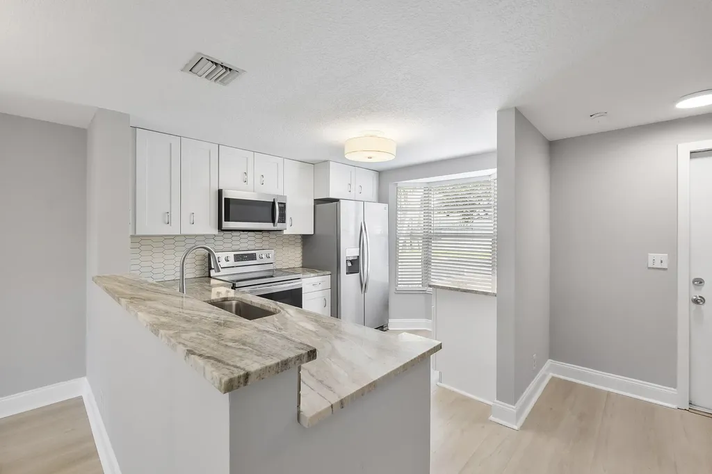 185 SW 3rd Street Pompano Beach FL 33060