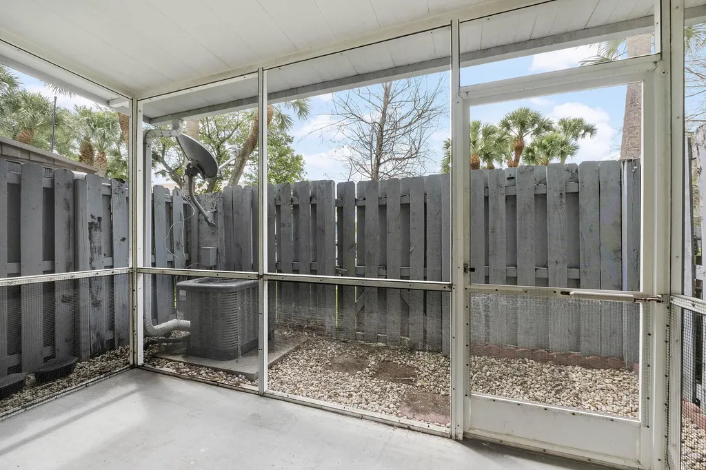 185 SW 3rd Street Pompano Beach FL 33060