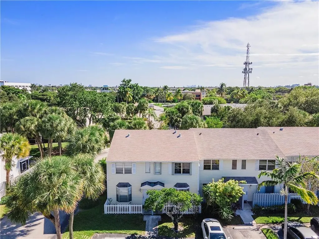 185 SW 3rd Street Pompano Beach FL 33060
