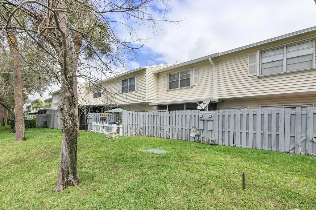 185 SW 3rd Street Pompano Beach FL 33060