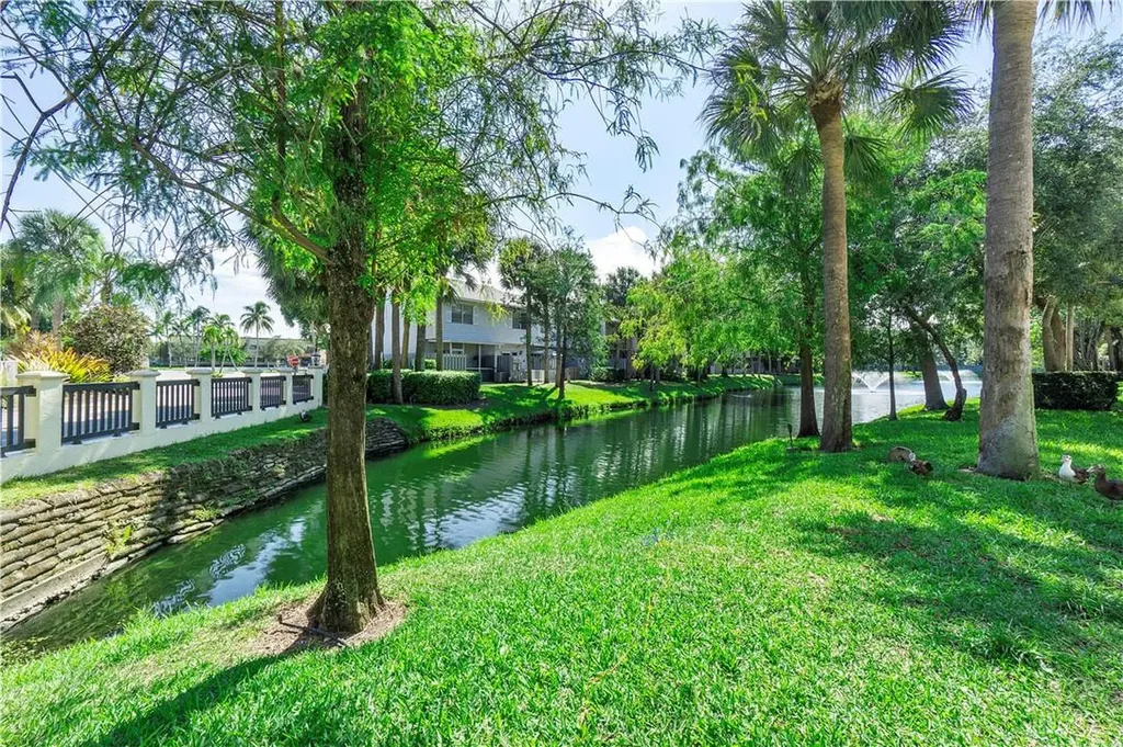 185 SW 3rd Street Pompano Beach FL 33060