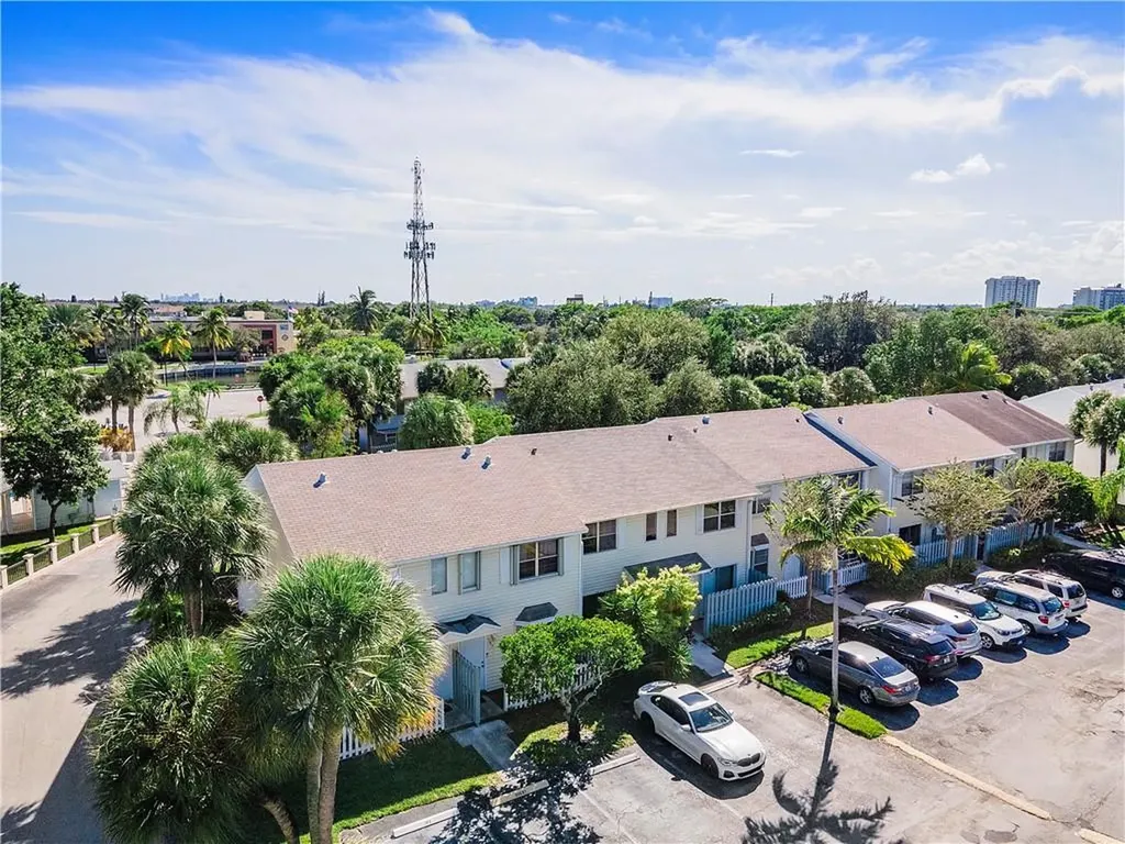 185 SW 3rd Street Pompano Beach FL 33060