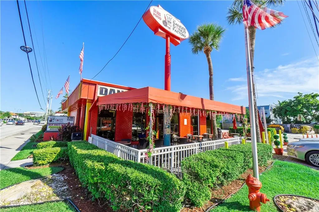 185 SW 3rd Street Pompano Beach FL 33060