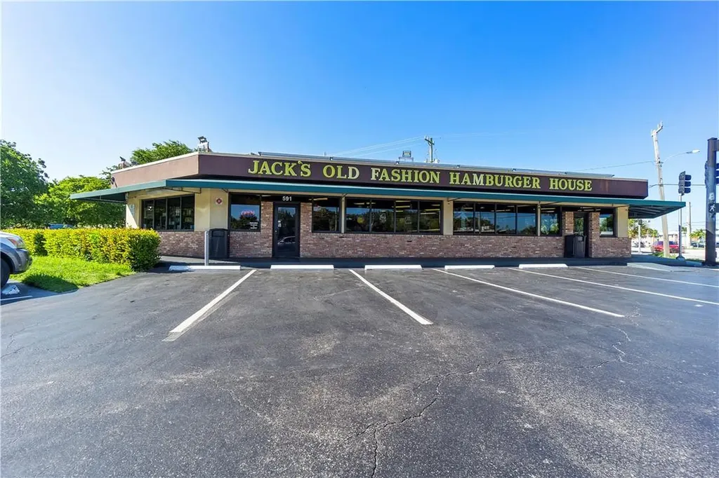 185 SW 3rd Street Pompano Beach FL 33060