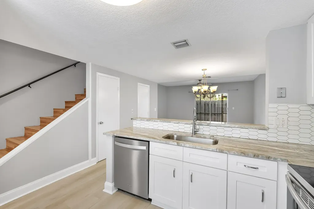 185 SW 3rd Street Pompano Beach FL 33060