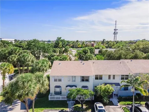 185 SW 3rd Street Pompano Beach FL 33060