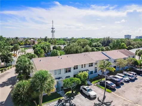 185 SW 3rd Street Pompano Beach FL 33060
