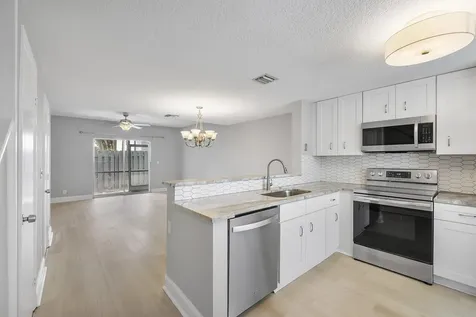 185 SW 3rd Street Pompano Beach FL 33060