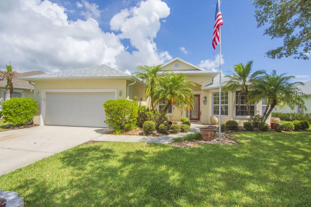 5370 E 1st Square SW Vero Beach FL 32968