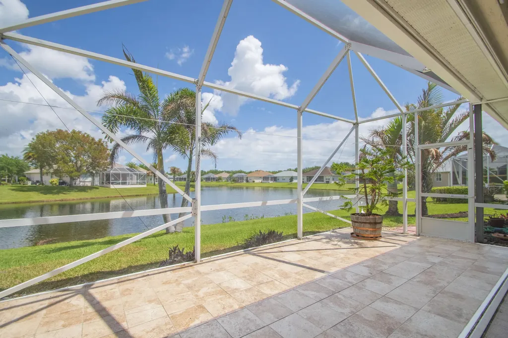 5370 E 1st Square SW Vero Beach FL 32968