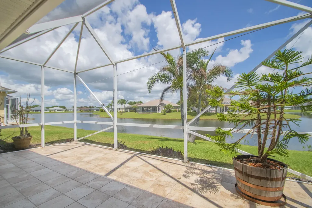 5370 E 1st Square SW Vero Beach FL 32968