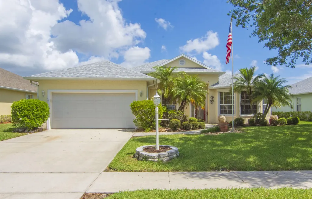 5370 E 1st Square SW Vero Beach FL 32968