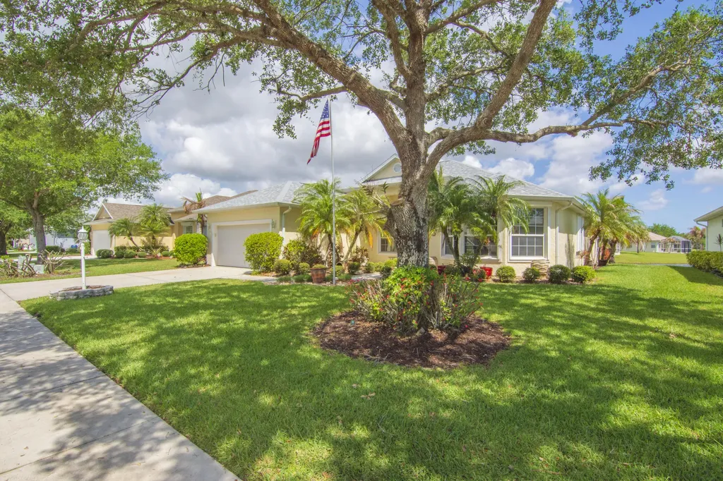 5370 E 1st Square SW Vero Beach FL 32968