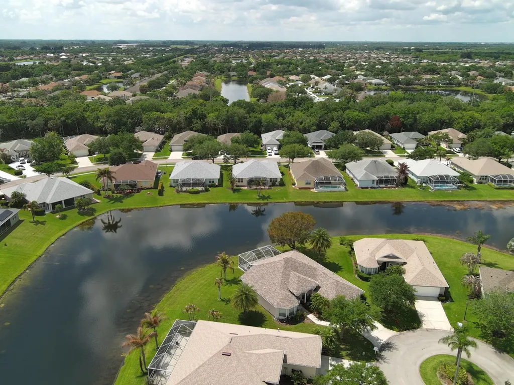 5370 E 1st Square SW Vero Beach FL 32968