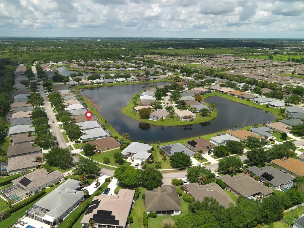5370 E 1st Square SW Vero Beach FL 32968