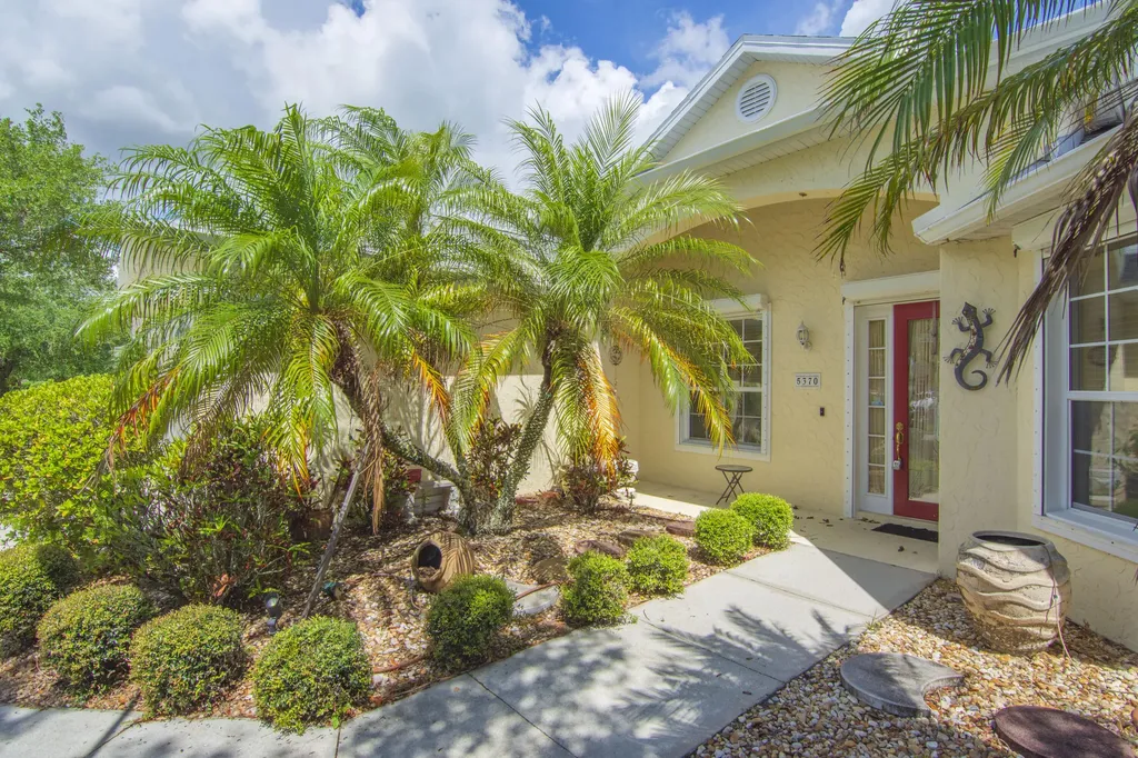 5370 E 1st Square SW Vero Beach FL 32968