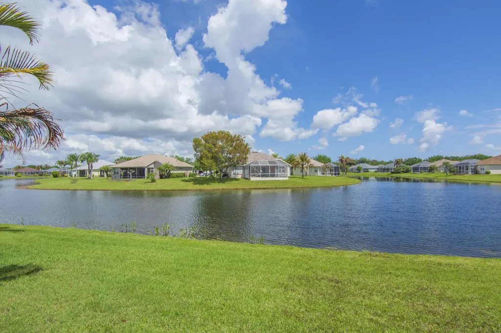 5370 E 1st Square SW Vero Beach FL 32968