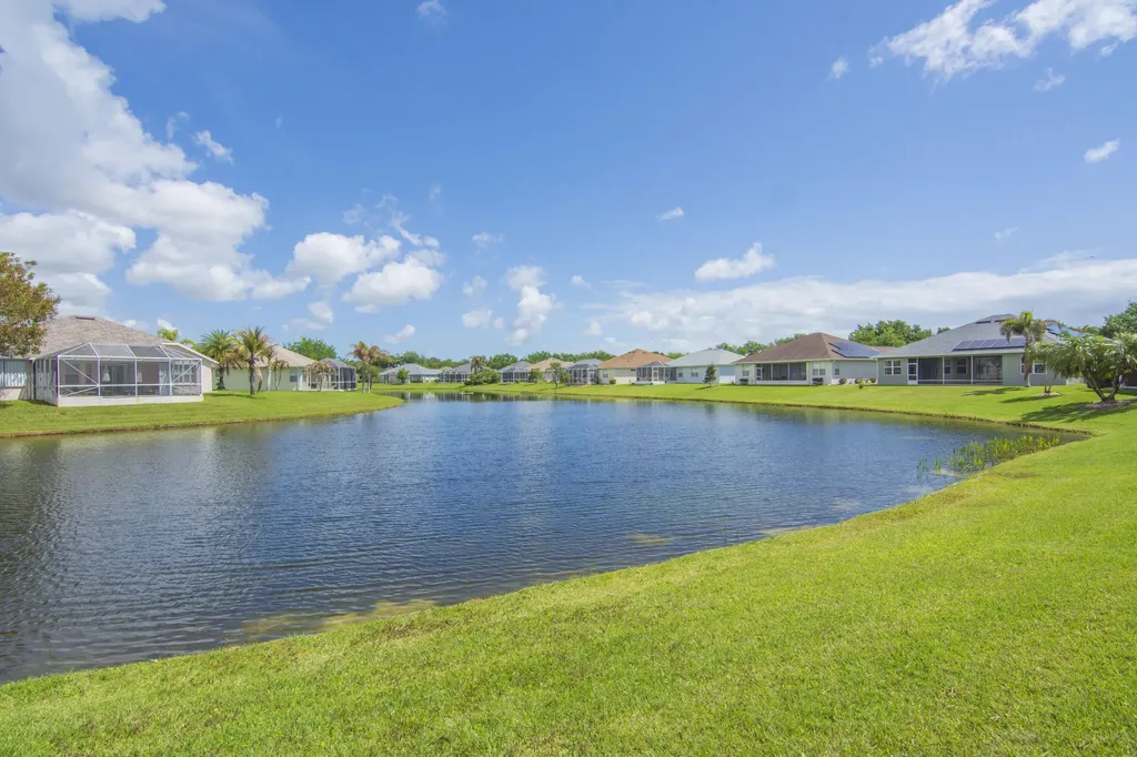 5370 E 1st Square SW Vero Beach FL 32968