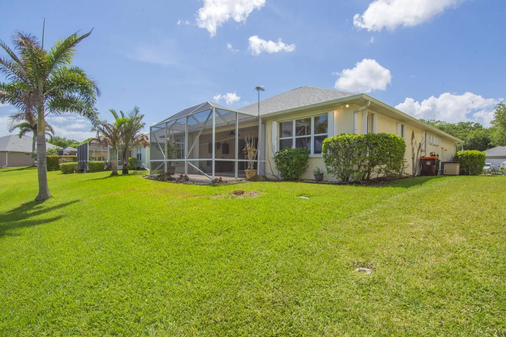 5370 E 1st Square SW Vero Beach FL 32968