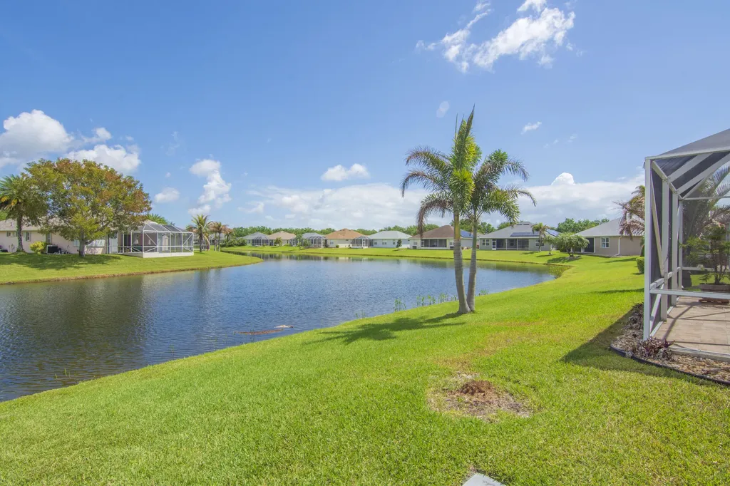 5370 E 1st Square SW Vero Beach FL 32968