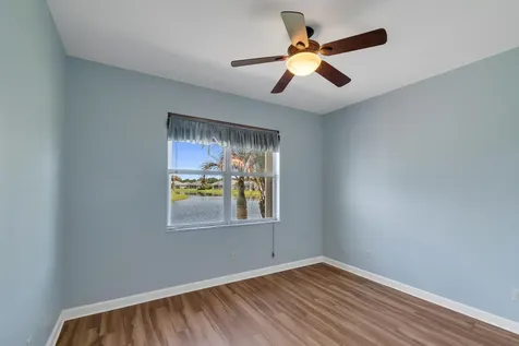 5370 E 1st Square SW Vero Beach FL 32968