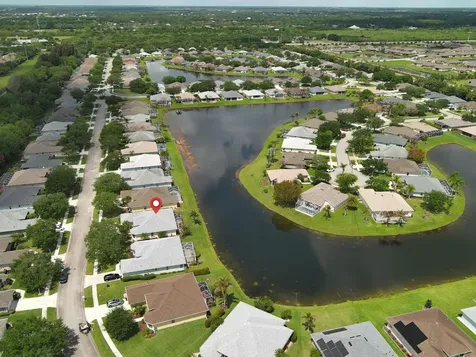 5370 E 1st Square SW Vero Beach FL 32968