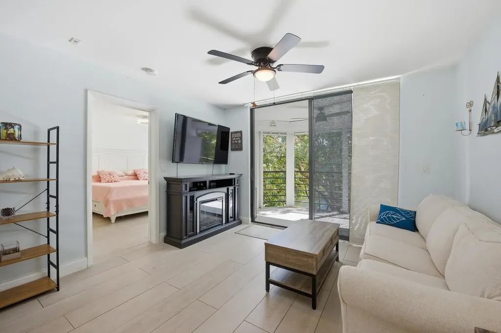 3138 Via Poinciana Lake Worth FL 33467