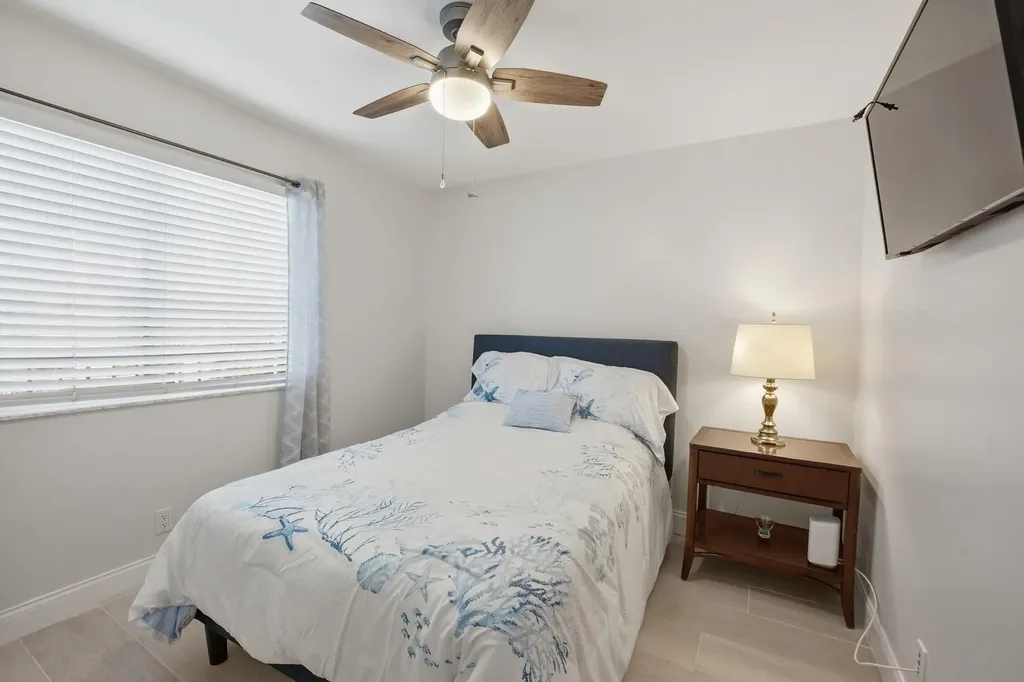 3138 Via Poinciana Lake Worth FL 33467