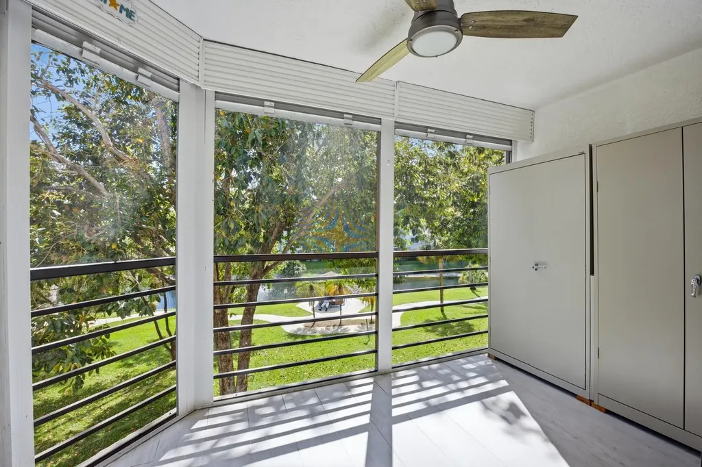 3138 Via Poinciana Lake Worth FL 33467