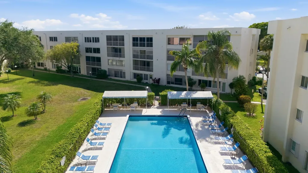 3138 Via Poinciana Lake Worth FL 33467